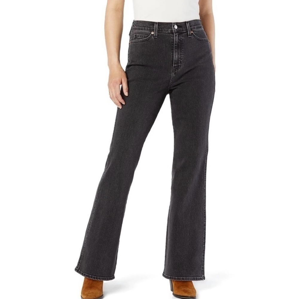Levi Strauss Signature Women's Heritage
High Rise Flare Jeans